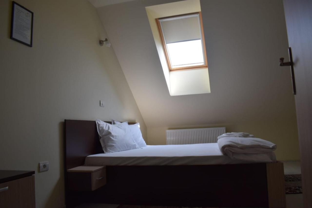 Pensiunea La Beny Cicir Exteriör bild